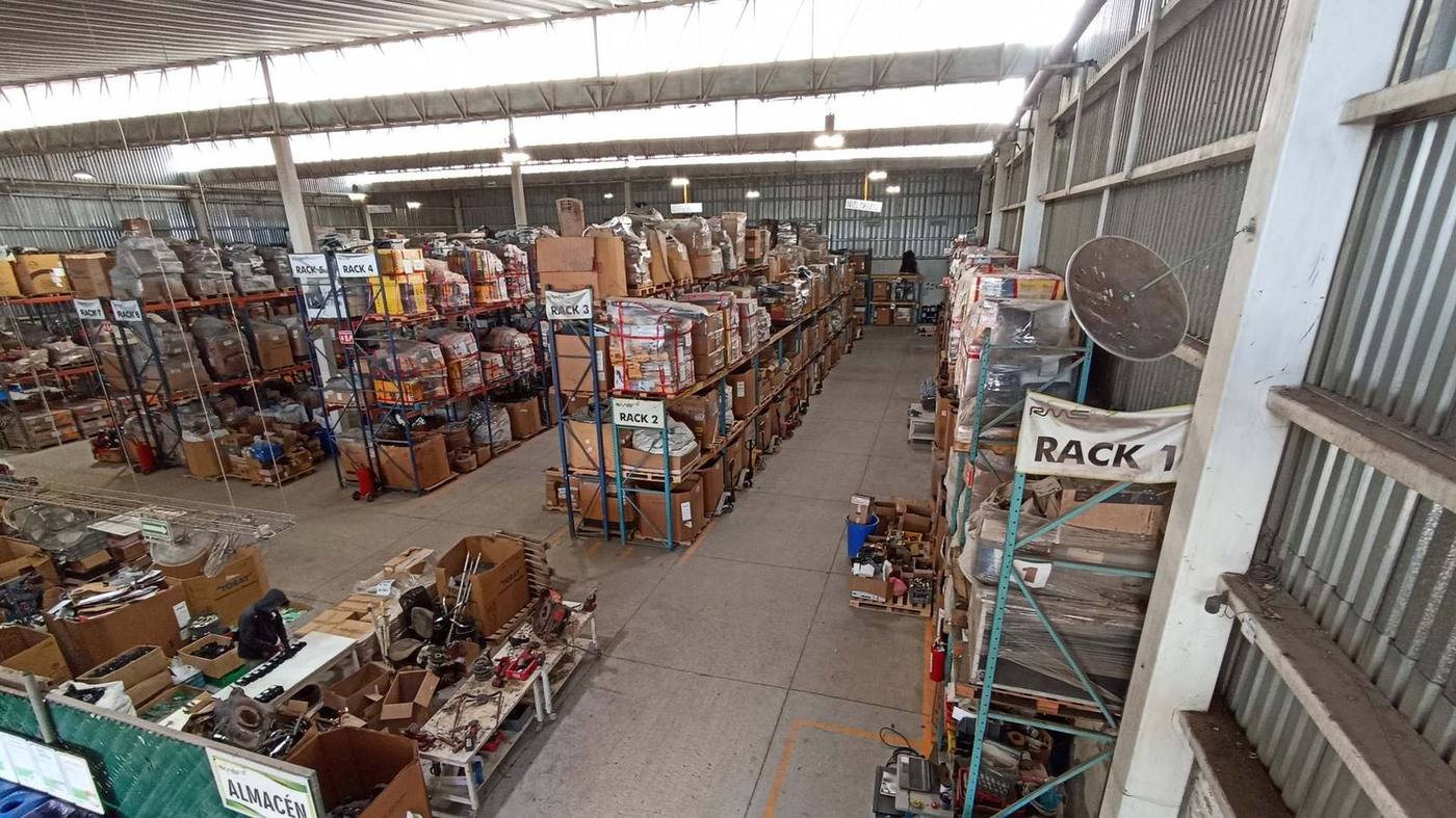 Planta propia de Recovery Metals Solutions en Guadalajara con racks numerados y materiales clasificados
